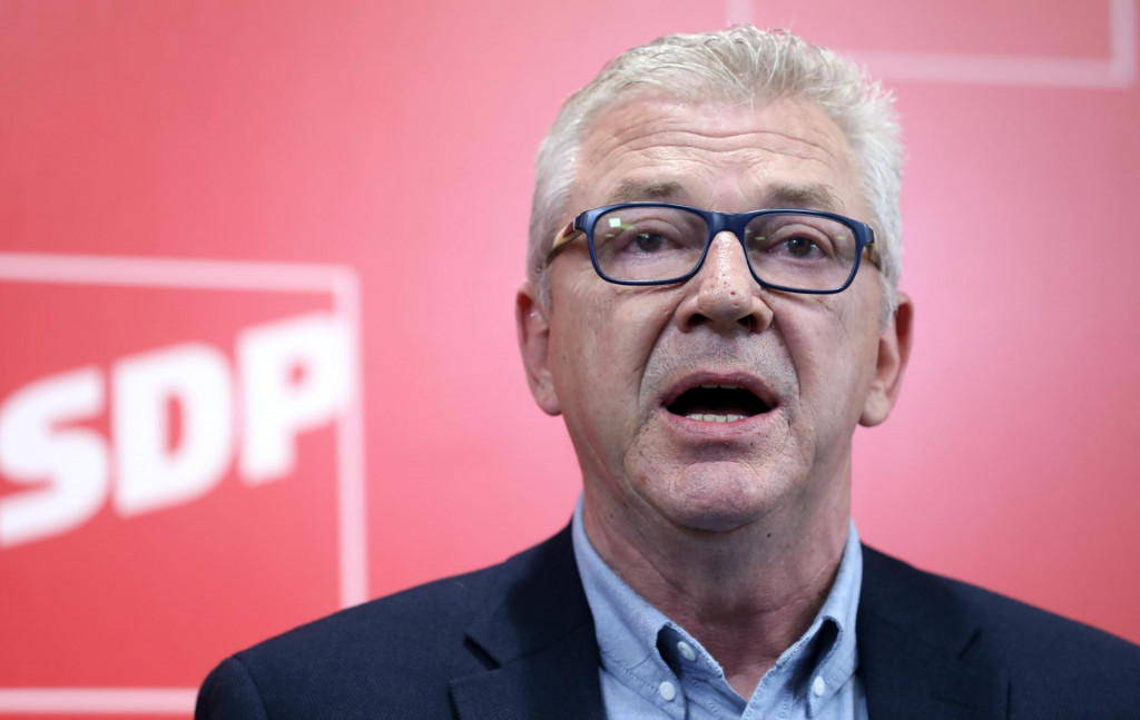 Bivši SDP-ov ministar unutarnjih poslova Ranko Ostojić oštro je napao aktualnog HDZ-ovog ministra Davora Božinovića