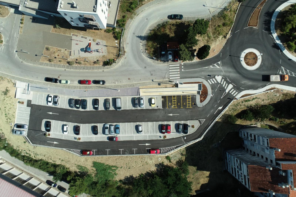 Završeno parkiralište s kružnim tokom u Mokošici