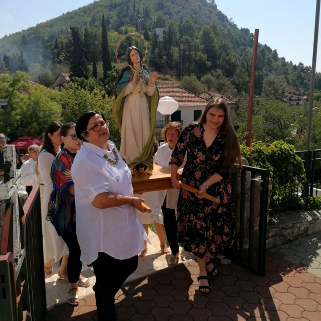 Medicinarke su nosile Gospin kip u Velikom Prologu