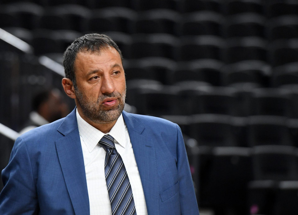 (FILES) In this file photo taken on October 8, 2017 Vice president of basketball operations and general manager of the Sacramento Kings Vlade Divac watches warmups before the team&amp;#39;s preseason game against the Los Angeles Lakers at T-Mobile Arena in Las Vegas, Nevada. - Vlade Divac stepped down as general manager of the NBA&amp;#39;s Sacramento Kings on August 14, 2020 and Joe Dumars, another ex-player, was named to take his duties on an interim basis. (Photo by Ethan Miller/GETTY IMAGES NORTH AMERICA/AFP)