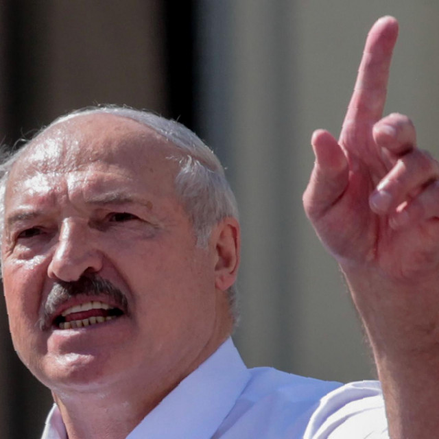 Lukašenko u elementu