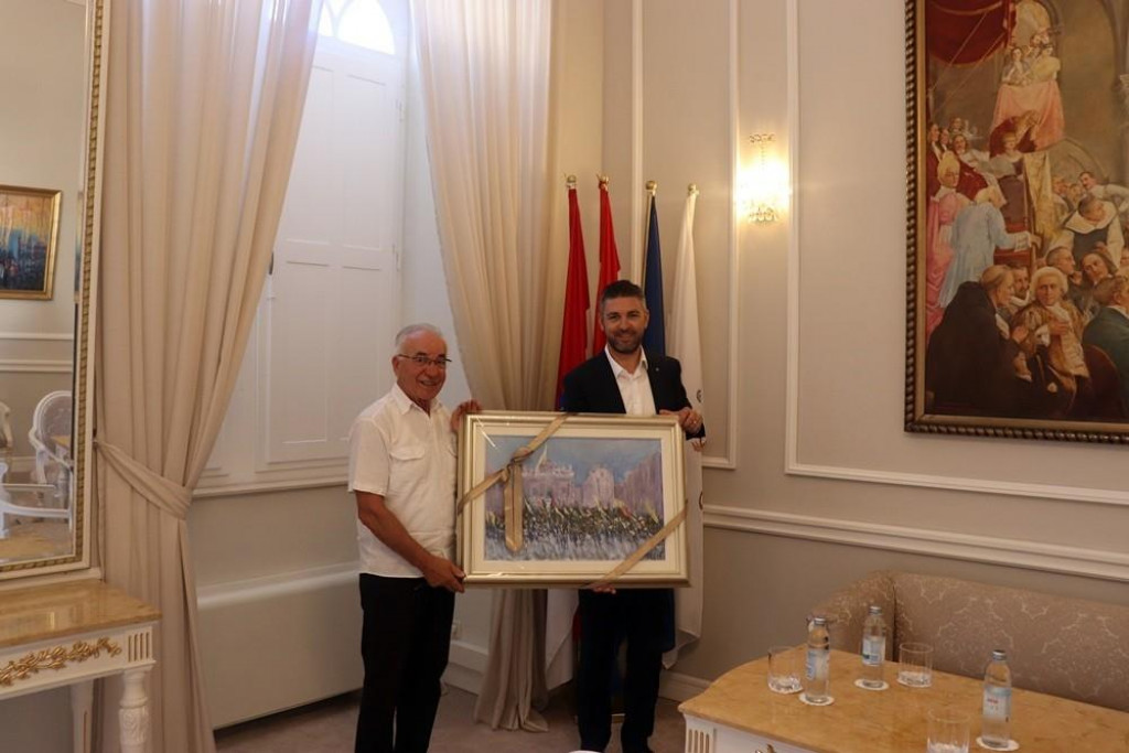 Gradonačelnik Mato Franković primio je don Tomu Lučića povodom njegova umirovljenja
