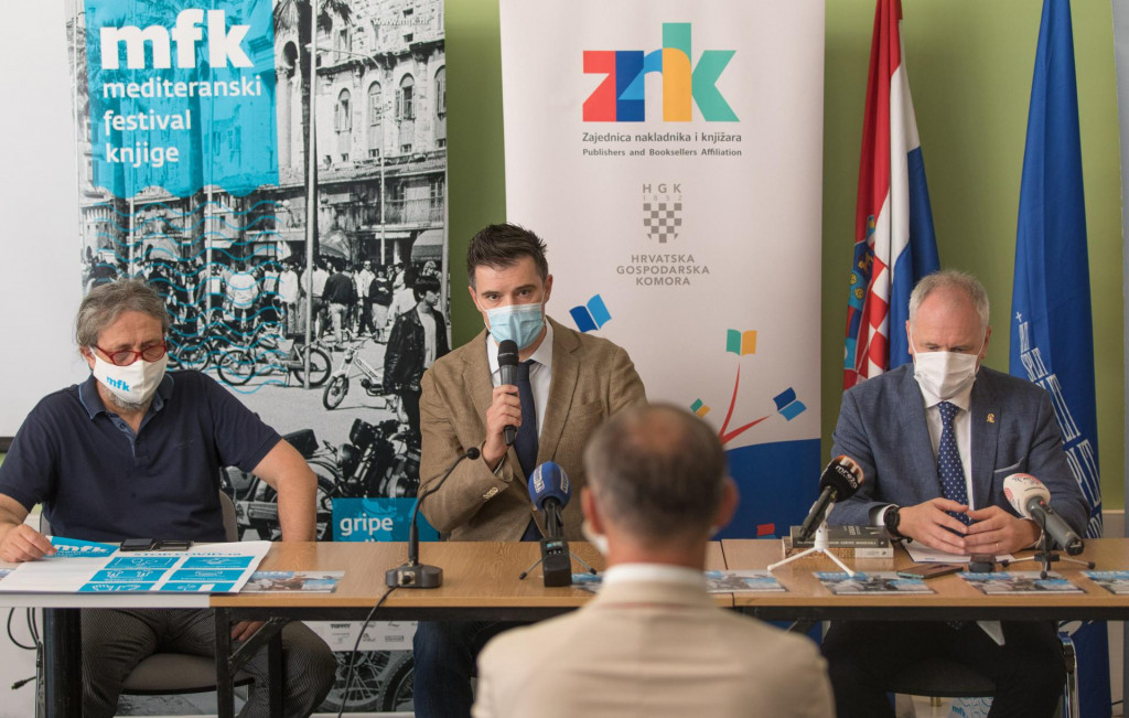  Mišo Nejašmić, Slavko Kozina i Andro Krstulović Opara, drže tri kantuna festivala&lt;br /&gt;
 