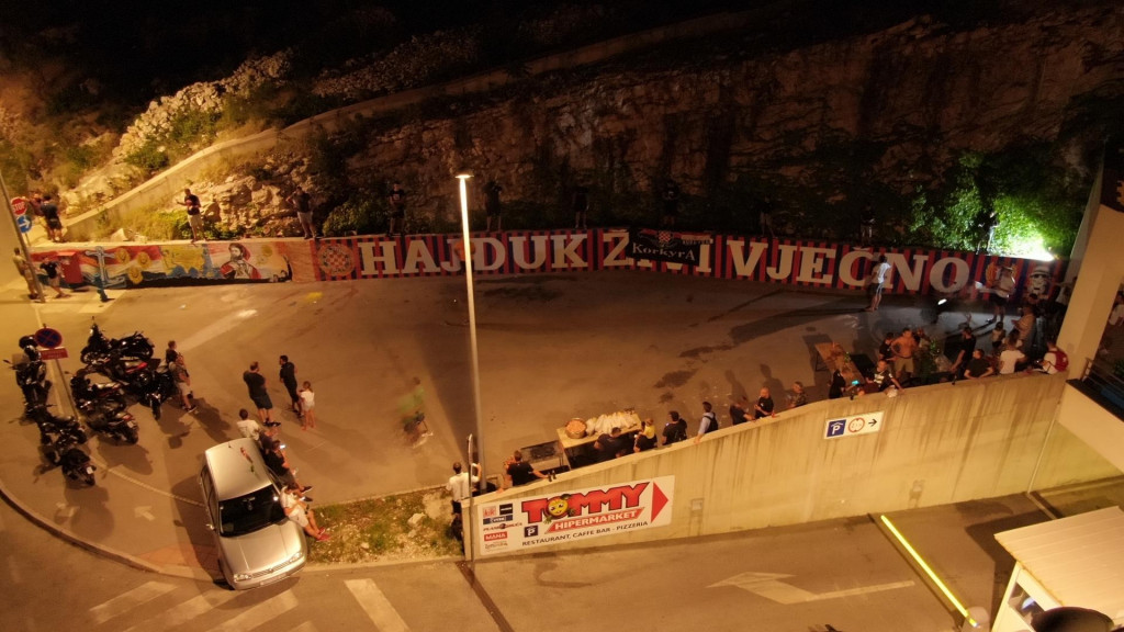 Uz Hajduk i Torcidu mural prikazuje i najpoznatijeg Korčulanina Marka Pola i njegov Put svile