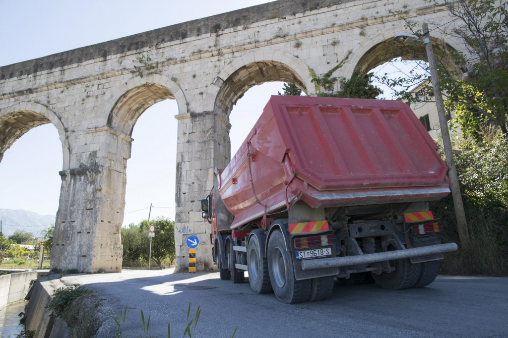 Svakodnevne trešnje zbog teških vozila uništavaju spomenik kulture