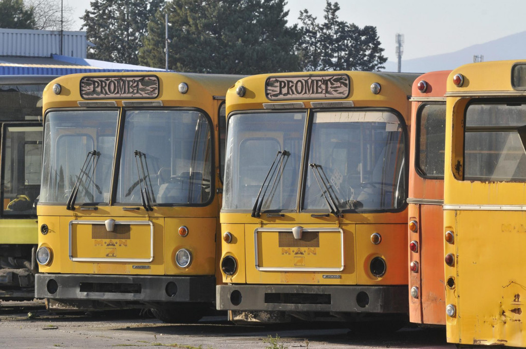 Prastari autobusi iz 1989. godine, koji su postali vlasništvo Željka Lubine