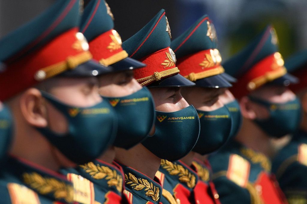 Ruski časnici pod maskama
