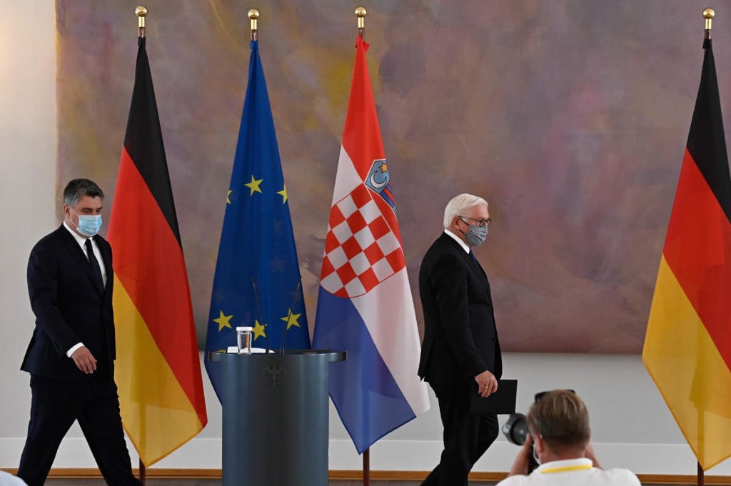 German President Frank-Walter Steinmeier (R) and his Croatian counterpart Zoran Milanovic arrive to give a joint press conference on September 11, 2020 at the presidential Bellevue palace in Berlin. (Photo by Tobias SCHWARZ/AFP)