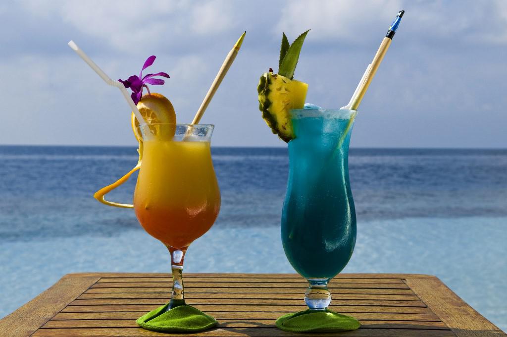 Radni stol uz tirkizni ocean, palme i povjetarac, osobni asistent, osvježavajući napitci - možete imati takav ured na Maldivima, za 109 dolara dnevno