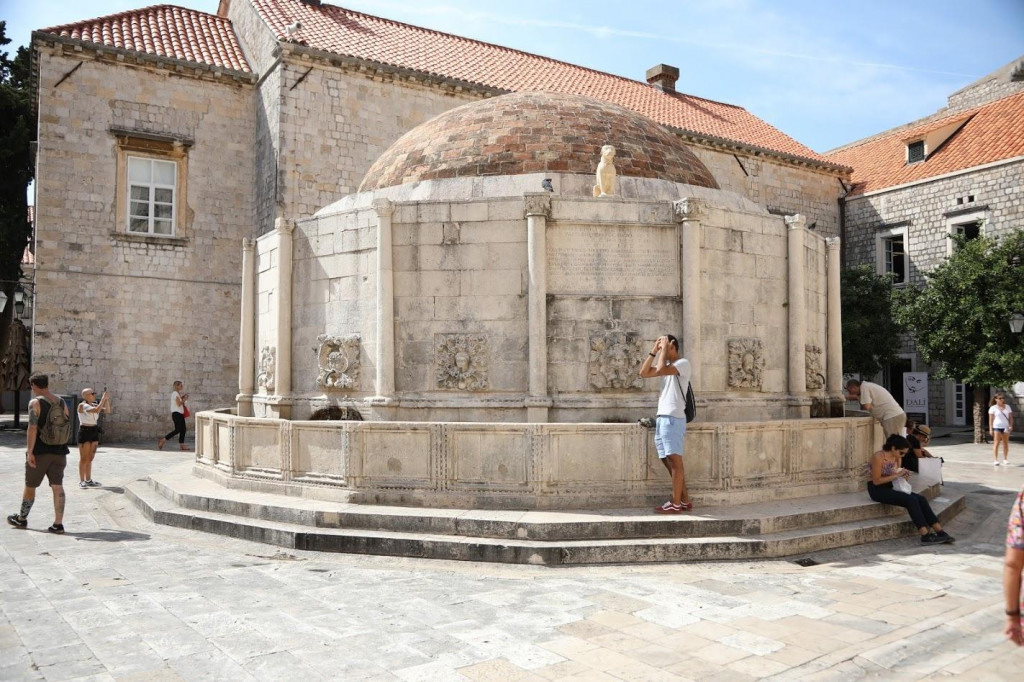 Gradske fontane pod nadležnošću su Društva prijatelja dubrovačke starine