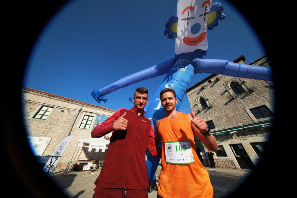 Luka Đurović - pobjednik utrke na 4 kilometra i Željko Cota, pobjednik utrke na 15 kilometara foto: Tonči Vlašić