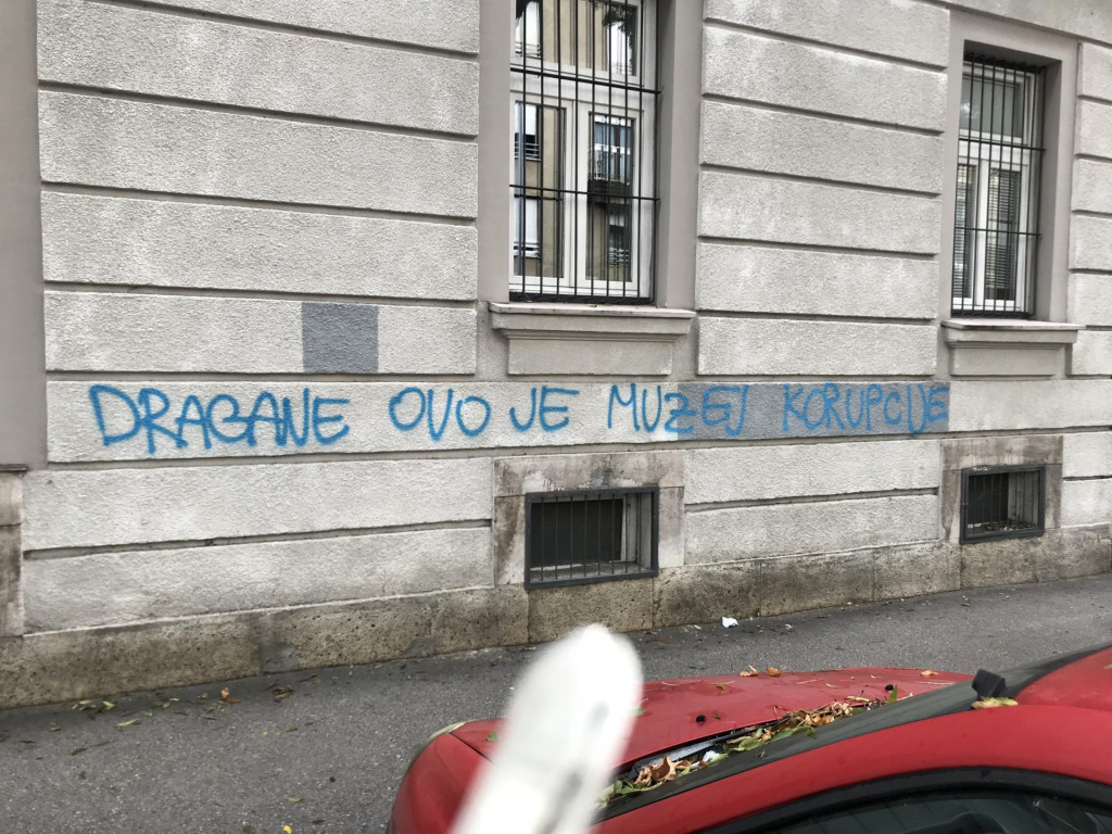 Grafit na adresi Kluba u Slovenskoj 9