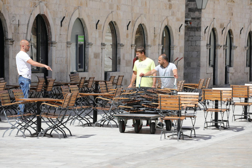 Dubrovnik, 090520&lt;br /&gt;
Dubrovacki ugostitelji zapoceli s pripremama za nadolazece otvaranje svojih objekata.&lt;br /&gt;
na fotografiji: Ante Vlasic&lt;br /&gt;