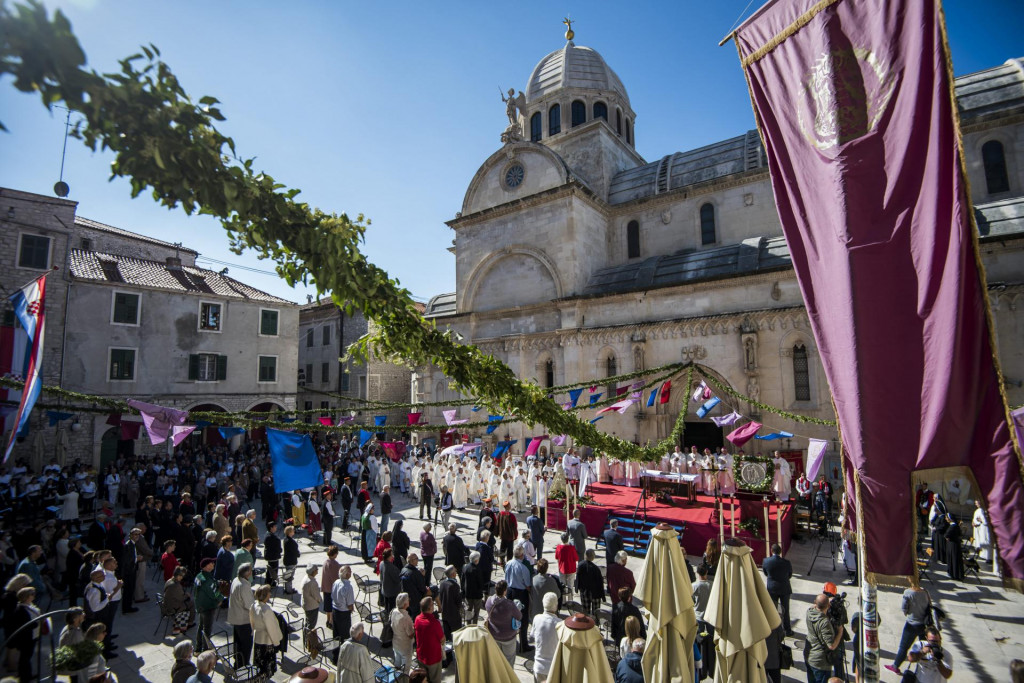 &lt;br /&gt;
Svečanom procesijom i sv. misom proslavljena je svetkovina Sv. Mihovila zaštitnika grada Šibenika i šibenske biskupije.&lt;br /&gt;
 