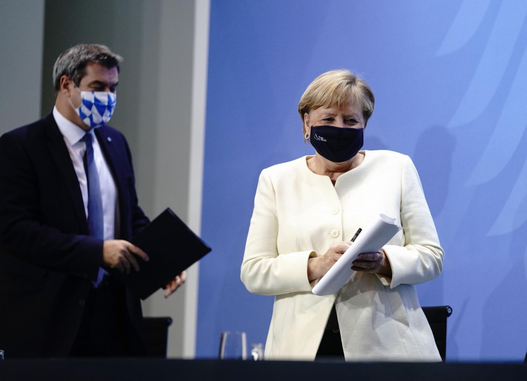 Bavaria&amp;#39;s State Premier Markus Soeder and German Chancellor Angela Merkel leave after a press conference after a video conference with State Premiers on the country&amp;#39;s response to the new coronavirus pandemic on September 29, 2020 in Berlin. (Photo by Kay Nietfeld/POOL/AFP)