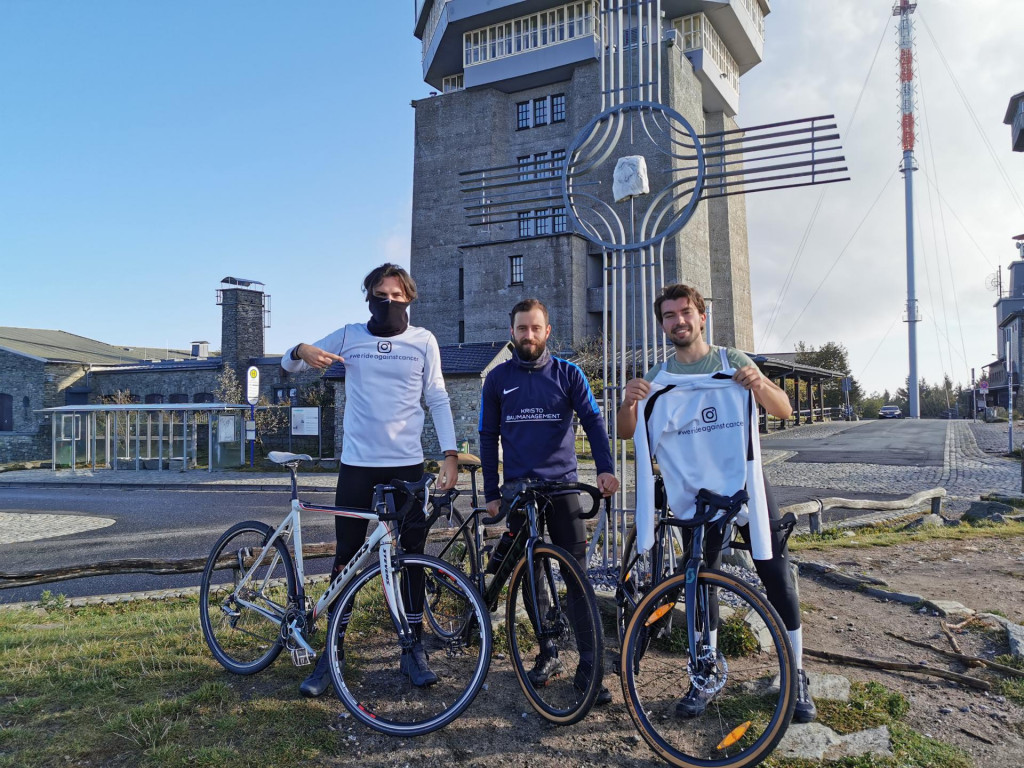 Slijeva: Tomislav Mrkonjić, Marko Marić i Miljenko Mrkonjić, trojka koja biciklima ide na put od 1500 kilometara, uključujući put preko Alpa