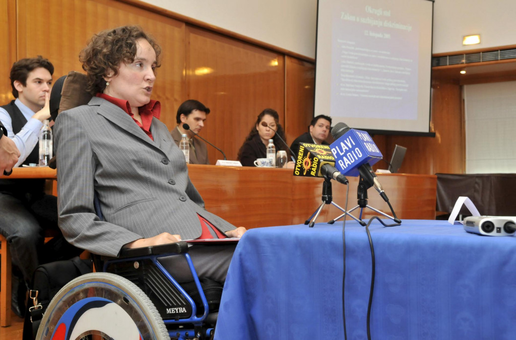 Na fotografiji je Anka Slonjsak, pravobraniteljica za osobe s invaliditetom.&lt;br /&gt;
 