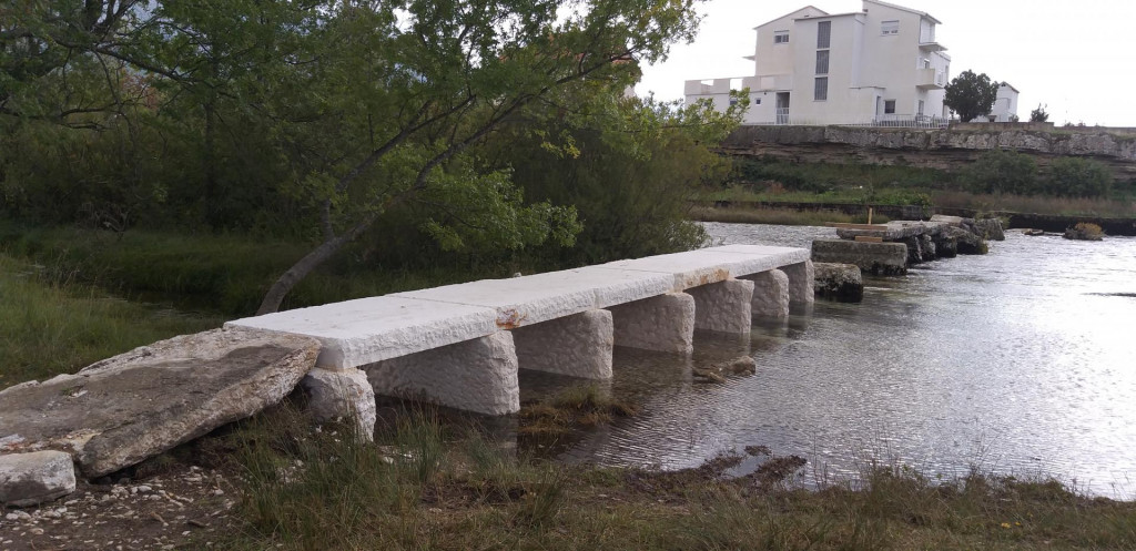 I dalje se inzistira na tome da Pločasti most danas ima više uporabnu nego povijesnu vrijednost, iako uz njega postoji novi, ne baš tako davno izgrađen, i za pješake i za vozila