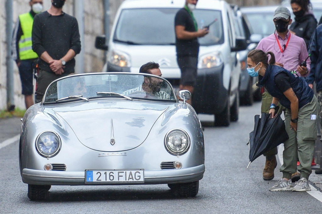Nicolas Cage i Pedro Pascal snimaju scenu filma s Porscheom 