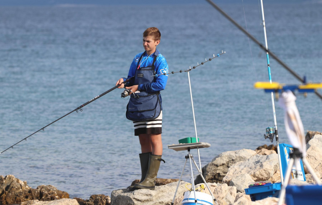 Državno prvenstvo za sportske ribolovce u kategorijama U-16 i U-21 štapom s obale.