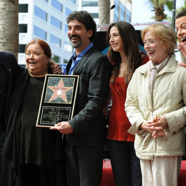 Charlie Sheen, Conchata Ferrell, Marin Hinkle, Holland Taylor i Jon Cryer 