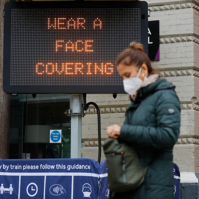 Upozorenje o nošenju maski u Londonu
