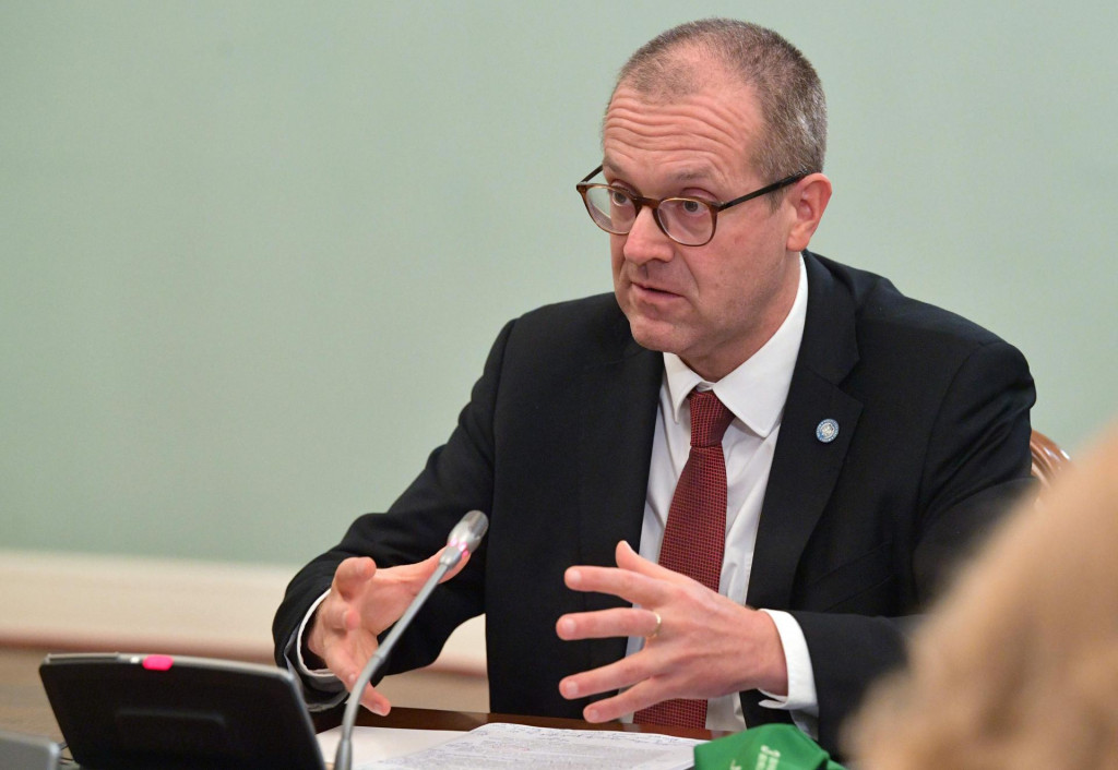 WHO Europe Director Hans Kluge meets with Russian Prime Minister in Moscow on September 23, 2020. (Photo by Alexander ASTAFYEV/SPUTNIK/AFP)
