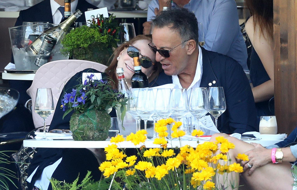 Bruce Springsteen snimljen u trenucima nježnosti sa suprugom Patti Scialfa lani u Rimu