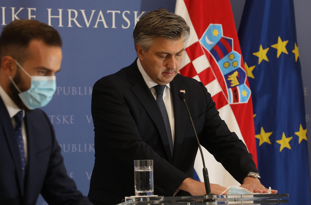 Premijer Andrej Plenković i ministar Josip Aladrović na današnjoj presici uoči predstavljanja novog paketa mjera Vlade
