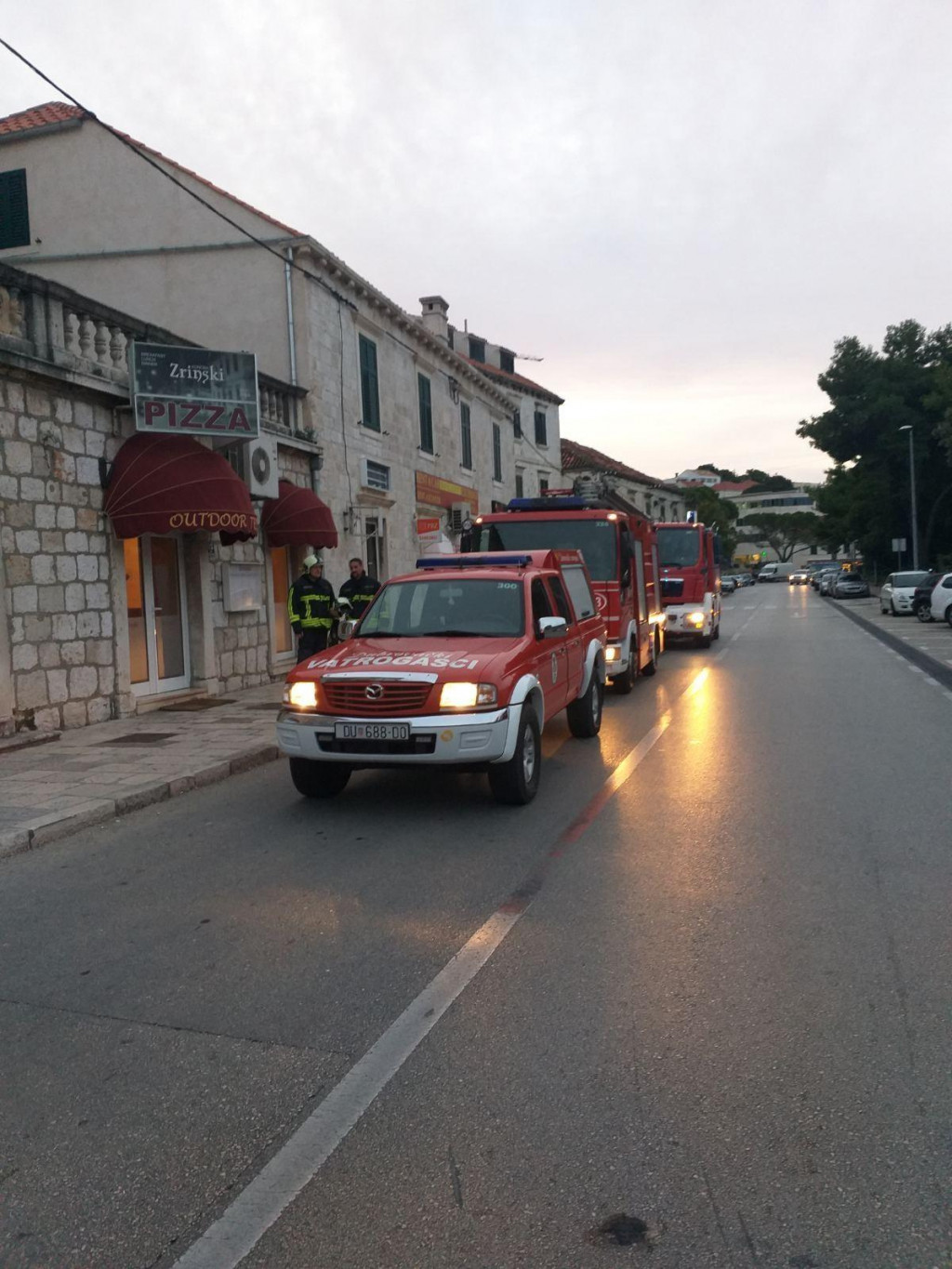 Vatrogasci su intervenirali i ugasili požar u restoranu Zrinski