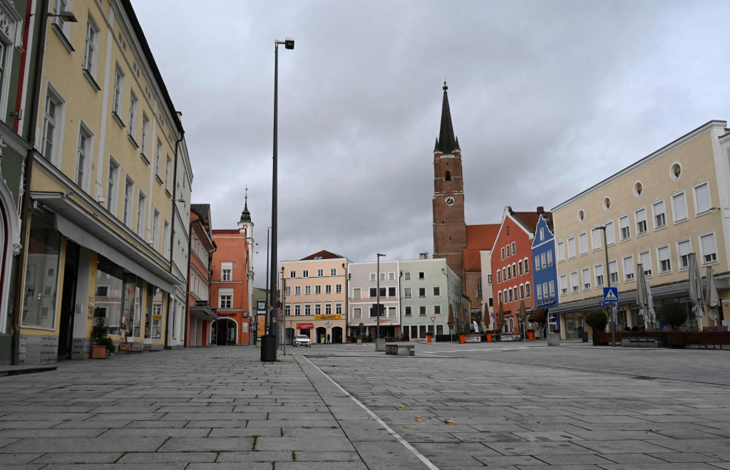 Eggenfelden, grad u Bavarskoj - puste ulice i trgovi za vrijeme lockdowna