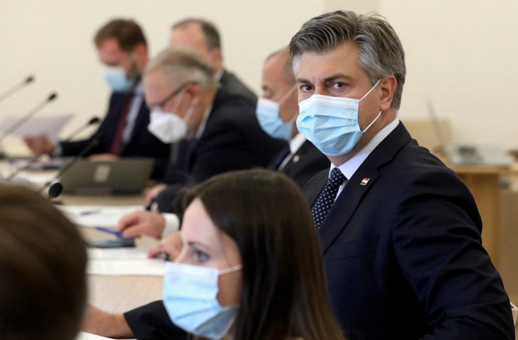 Premijer Plenković na sjednici Vlade pod maskama