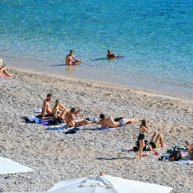 Po prizorima s dubrovačkih plaža ne bi se reklo da počinje studeni
