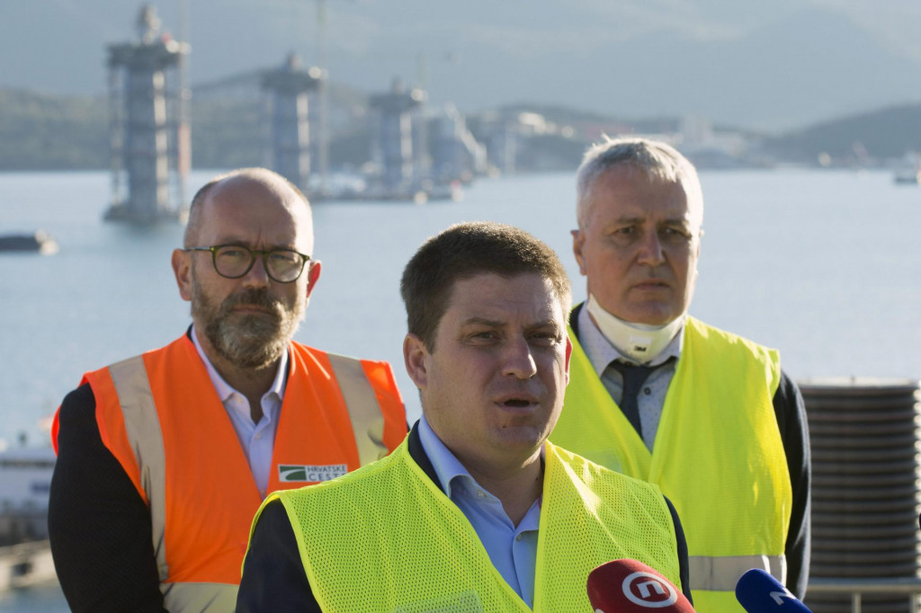 Ministar Oleg Butkovic na gradilištu pelješkog mosta