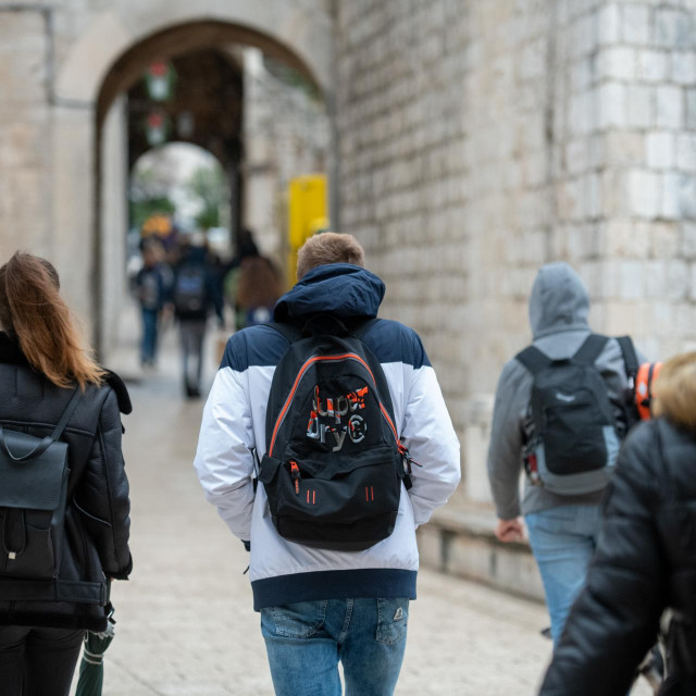 Grad Dubrovnik među rijetkim je gradovima u Republici Hrvatskoj koji je uveo program sufinanciranja udžbenika za srednje škole