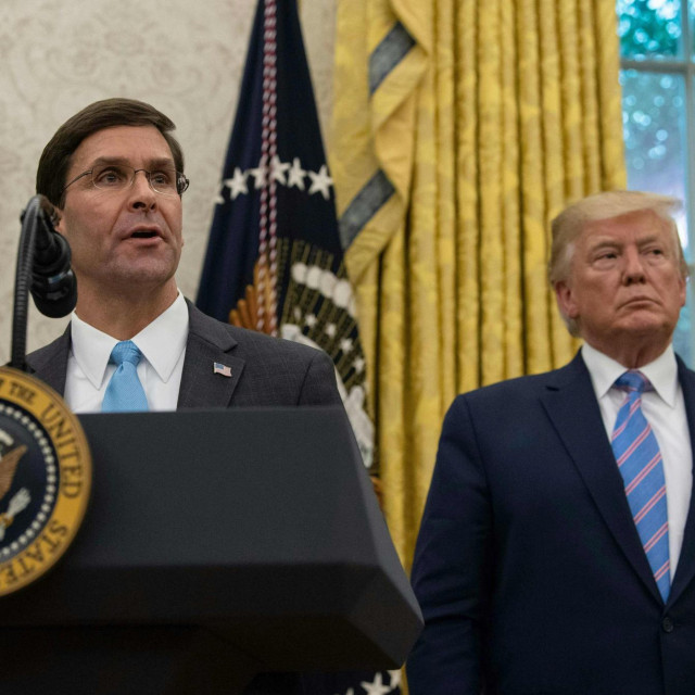 Esper i Trump