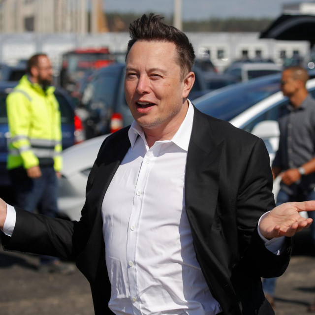 (FILES) In this file photo taken on September 03, 2020, Tesla CEO Elon Musk arrives to visit the construction site of the future US electric car giant Tesla in Gruenheide near Berlin. - Musk says he has tested positive for the novel coronavirus while also testing negative, offering a skeptical view of the validity of the procedures. In a series of tweets early on November 13, 2020, Musk said he had conflicting results from rapid ”antigen” tests for Covid-19 after he had ”mild sniffles &amp; cough &amp; slight fever” in recent days. (Photo by Odd ANDERSEN/AFP)