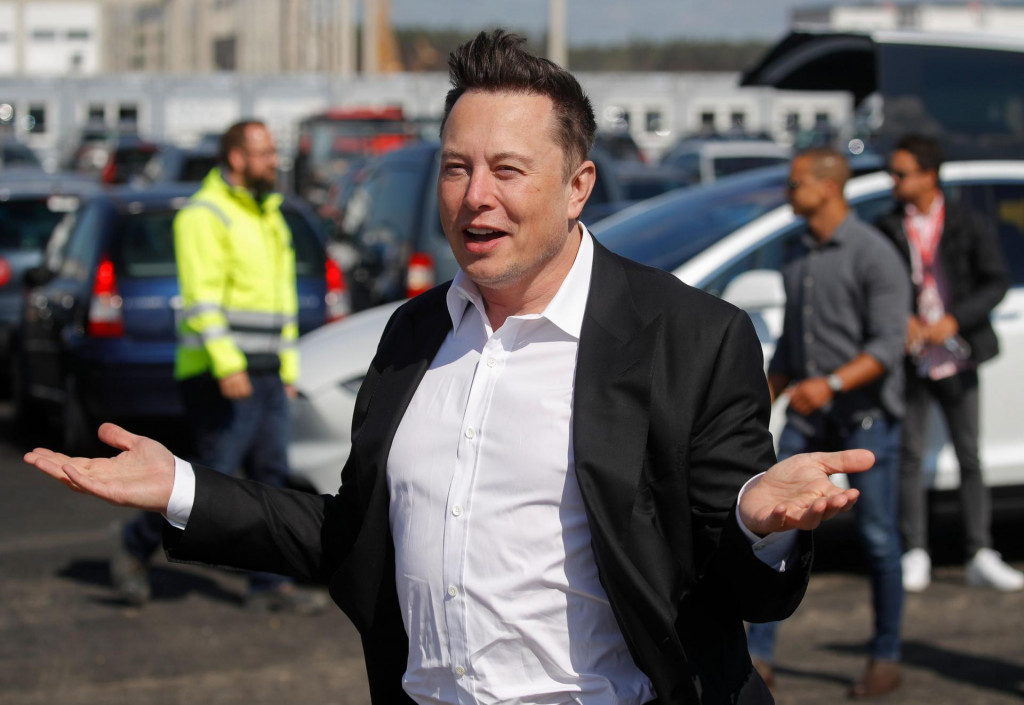 (FILES) In this file photo taken on September 03, 2020, Tesla CEO Elon Musk arrives to visit the construction site of the future US electric car giant Tesla in Gruenheide near Berlin. - Musk says he has tested positive for the novel coronavirus while also testing negative, offering a skeptical view of the validity of the procedures. In a series of tweets early on November 13, 2020, Musk said he had conflicting results from rapid ”antigen” tests for Covid-19 after he had ”mild sniffles &amp; cough &amp; slight fever” in recent days. (Photo by Odd ANDERSEN/AFP)