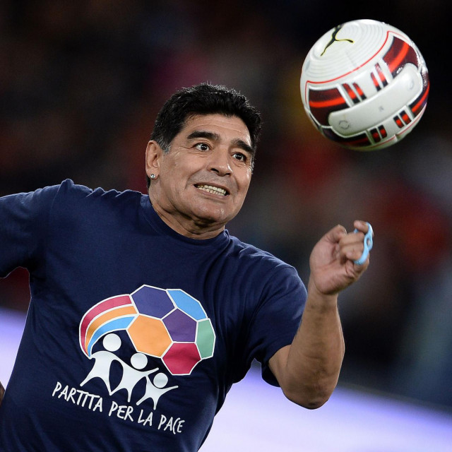 (FILES) In this file photo taken on September 01, 2014 Argentinian Diego Armando Maradona plays during the inter religious ”match for peace” football game, in Rome&amp;#39;s Olympic Stadium. - Argentine football legend Diego Maradona has died at the age of 60, his spokesman announced November 25, 2020. (Photo by Filippo MONTEFORTE/AFP)