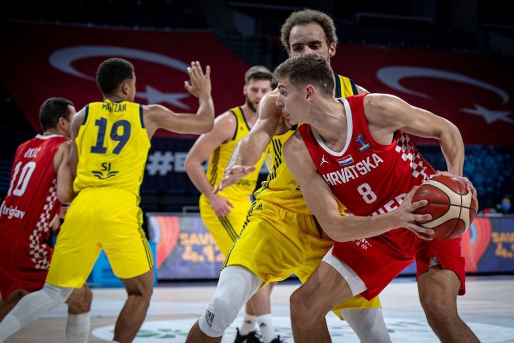 Roko Prkačin (Hrvatska/8) protiv Švedske u Istanbulu foto: FIBA Europe