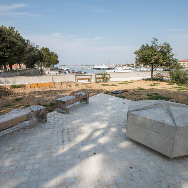 SPECIJAL: SD&lt;br /&gt;
Zadar, 160920&lt;br /&gt;
Akademski kipar Kosta Kostov je autor spomenika antifasistima na Muraju.&lt;br /&gt;
Na fotografiji: spomenik.&lt;br /&gt;