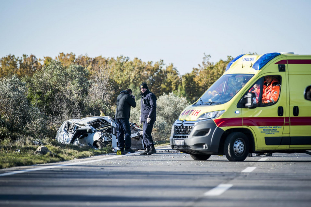 U teškoj prometnoj nesreći na Jadranskoj magistrali poginuo je 20-godišnji mladić