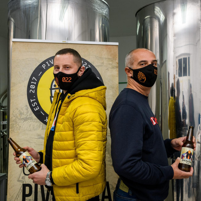 Luka i Vedran Škugor iz pivovare 022 proizvode i Drniško pivo&lt;br /&gt;
 