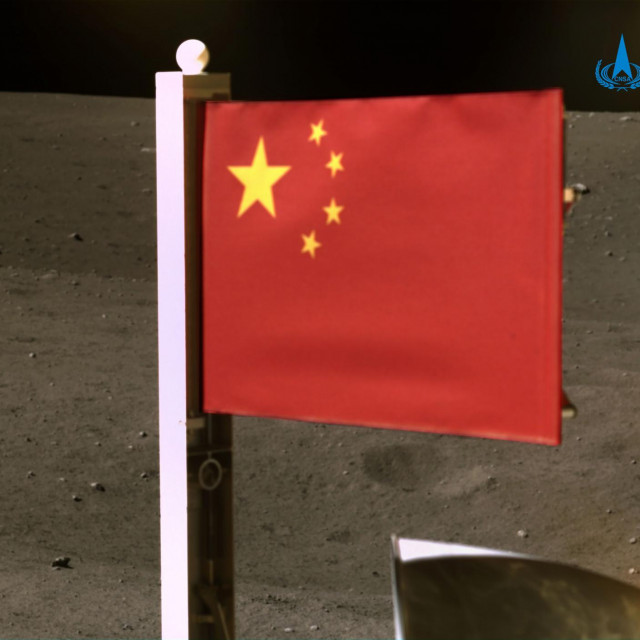 Kineska zastava na Mjesecu