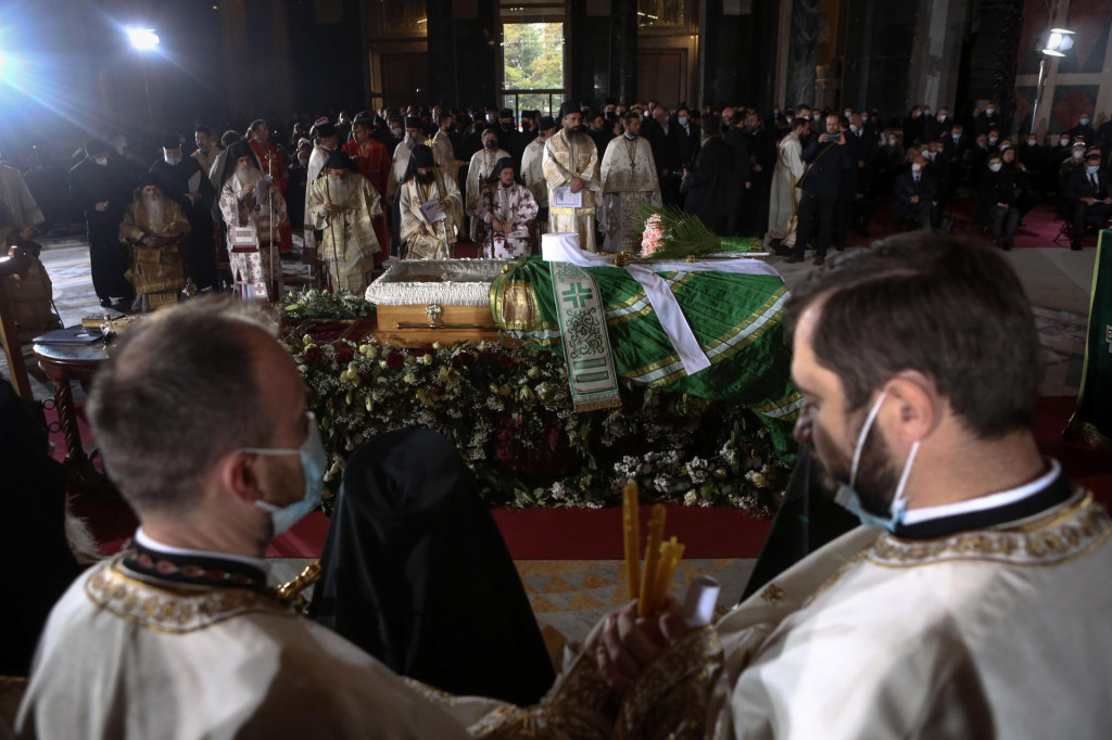 Prizor s pogreba srpskog patrijarha Irineja, kada se mnogi nisu pridržavali epidemioloških mjera