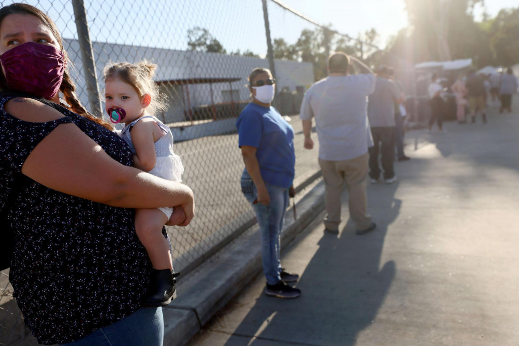 SAN FERNANDO, CALIFORNIA - DECEMBER 2: A woman holds her niece while waiting in line at a walk-up Covid-19 testing site on December 2, 2020 in San Fernando, California. California reported 20,759 new coronavirus cases today, a one-day record for the state, amid a new limited stay-at-home order in Los Angeles County. Mario Tama/Getty Images/AFP&lt;br /&gt;
== FOR NEWSPAPERS, INTERNET, TELCOS &amp; TELEVISION USE ONLY ==