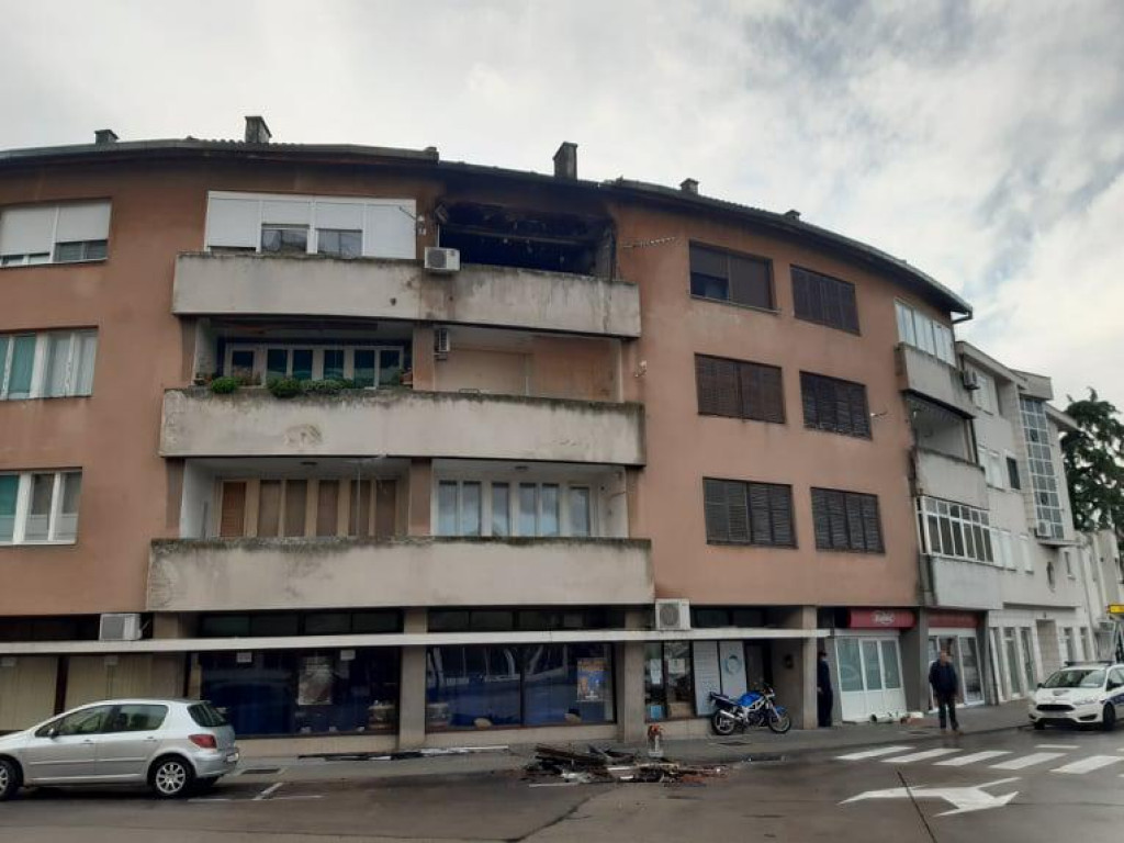 Opožarena zgrada u centru Metkovića
