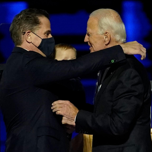 Sin i otac - Hunter i Joe Biden u srdačnom zagrljaju