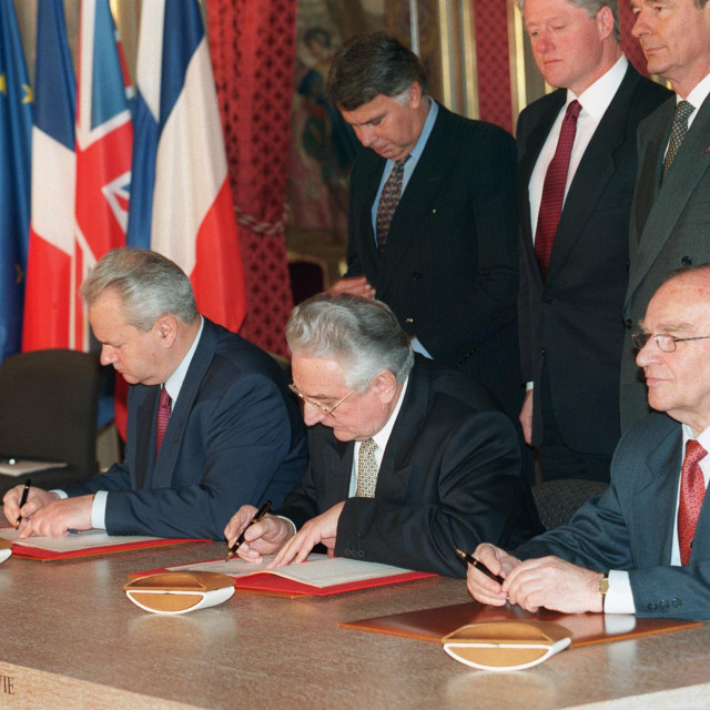 Predsjednici: Slobodan Milošević, Franjo Tuđman i Alija Izetbegović, te Bill Clinton i Jacques Chirac