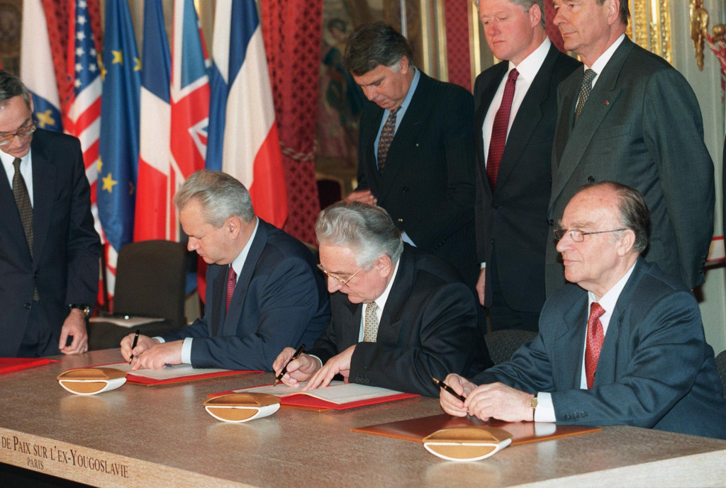 Predsjednici: Slobodan Milošević, Franjo Tuđman i Alija Izetbegović, te Bill Clinton i Jacques Chirac